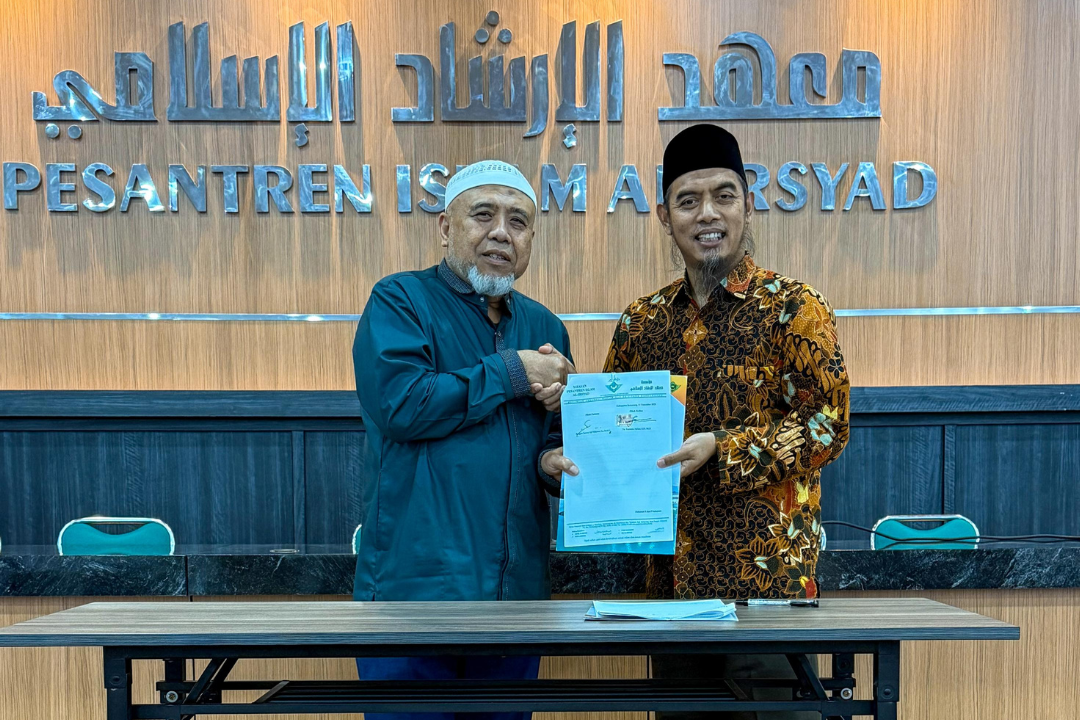 20251213 Balitbangwas Pesantren Islam Al Irsyad Tengaran dan Yayasan Miftahul Jannah Akbar Resmi Tandatangani Kerja Sama Sekolah Binaan
